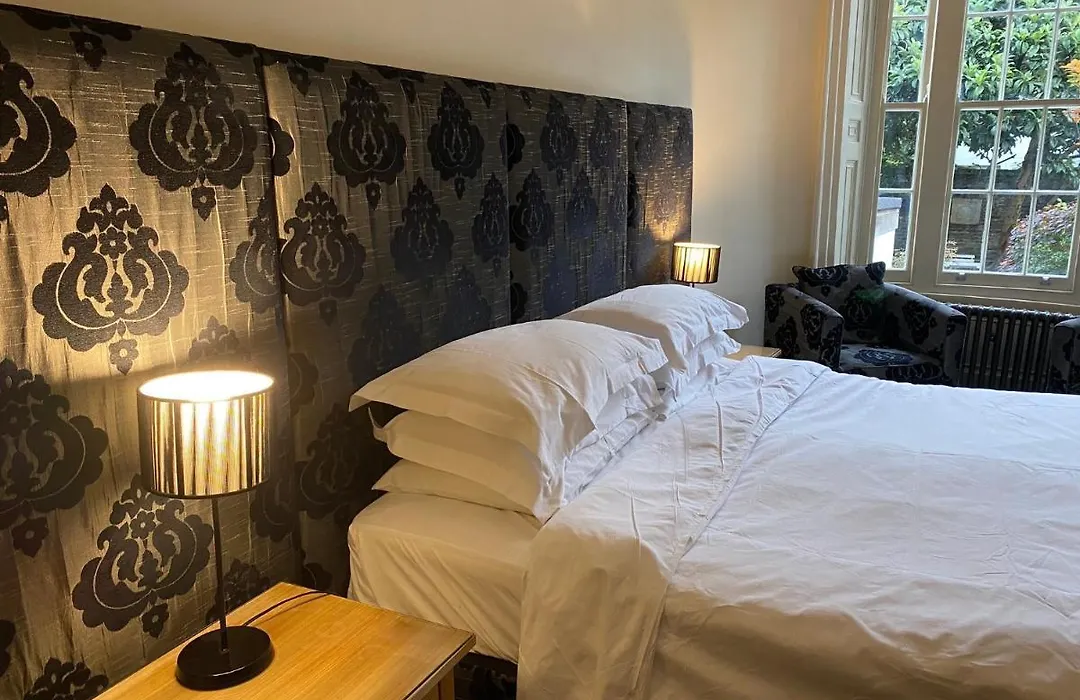 Kennington B & B-1
