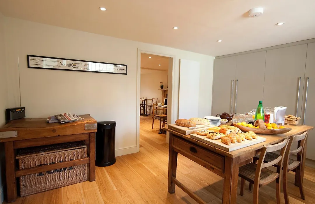 Kennington B & B-1