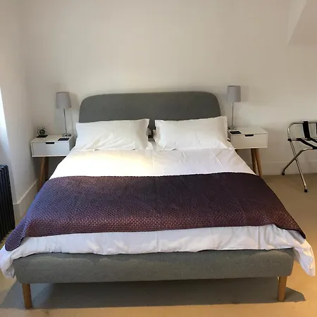 Kennington B & B-2